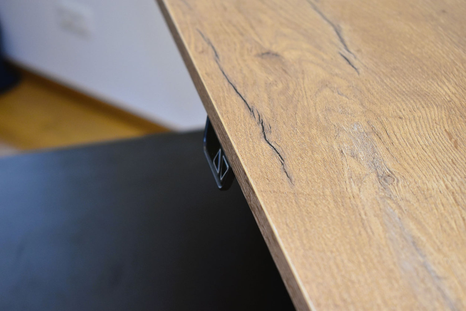 Close up height adjustable desk